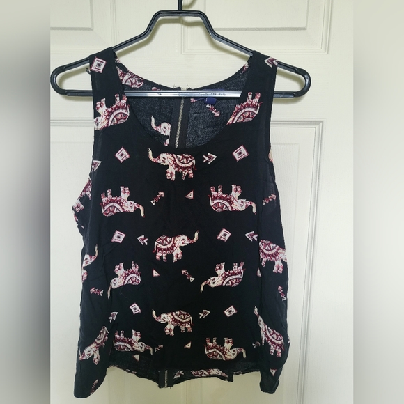 Elephant Top - M/L ⚡️3/20$⚡️ - Picture 1 of 3